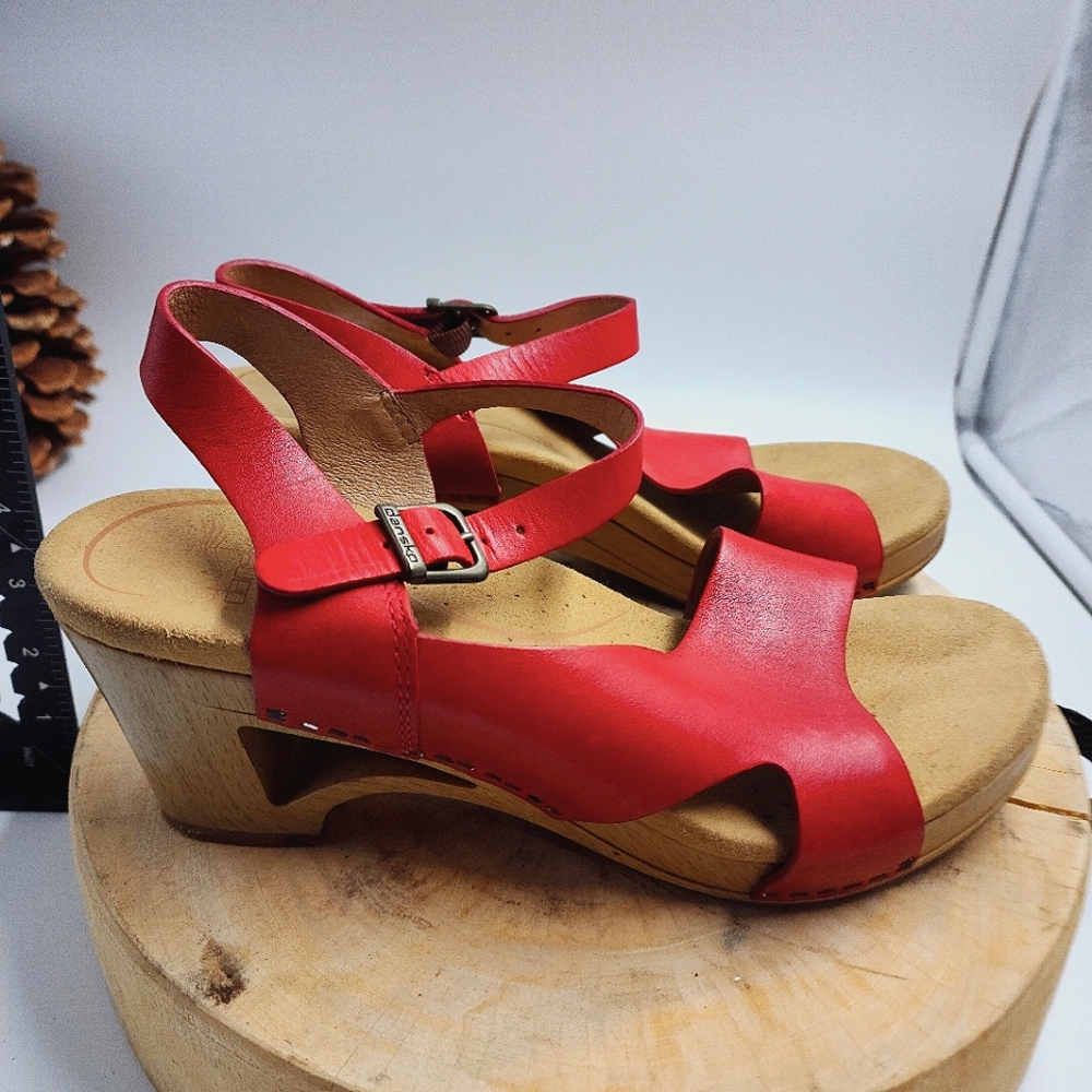 Dansko Tasha Red Leather Wood Sandal Boho Shoes, Women's Size 39 (EU)
